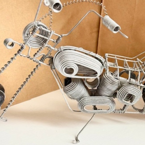 Handmade Wire Harley Davidson Motorcycle - Picture 5 of 11